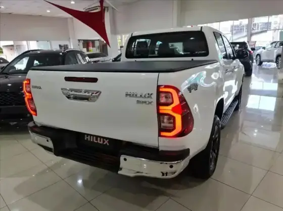 TOYOTA HILUX 2.8 D-4D TURBO DIESEL CD SRX PLUS 4X4 AUTOMÁTICO