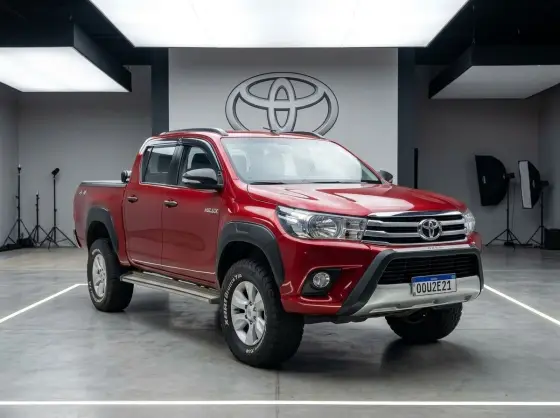 TOYOTA HILUX 2.8 SR 4X4 CD 16V DIESEL 4P AUTOMÁTICO TOYOTA HILUX 2.8 SR 4X4 CD 16V DIESEL 4P AUTOMÁTICO