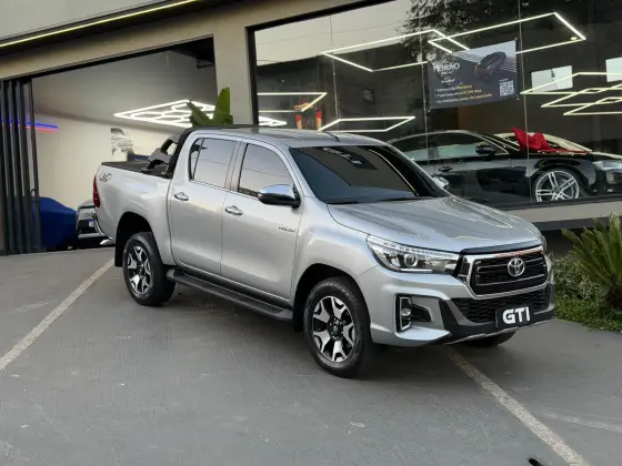 TOYOTA HILUX 2.8 SRX 4X4 CD 16V DIESEL 4P AUTOMÁTICO TOYOTA HILUX 2.8 SRX 4X4 CD 16V DIESEL 4P AUTOMÁTICO