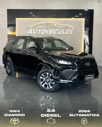 TOYOTA HILUX SW4 2.8 D-4D TURBO DIESEL DIAMOND 7L 4X4 AUTOMÁTICO TOYOTA HILUX SW4 2.8 D-4D TURBO DIESEL DIAMOND 7L 4X4 AUTOMÁTICO