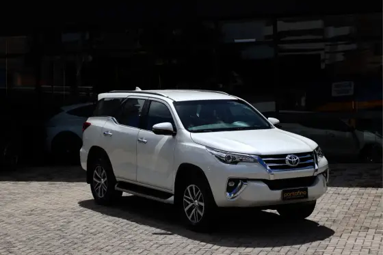 TOYOTA HILUX SW4 2.8 SRX 4X4 7 LUGARES 16V TURBO INTERCOOLER DIESEL 4P AUTOMÁTICO TOYOTA HILUX SW4 2.8 SRX 4X4 7 LUGARES 16V TURBO INTERCOOLER DIESEL 4P AUTOMÁTICO