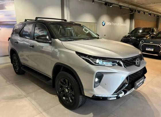 TOYOTA HILUX SW4 2.8 D-4D TURBO DIESEL SRX 4X4 AUTOMÁTICO