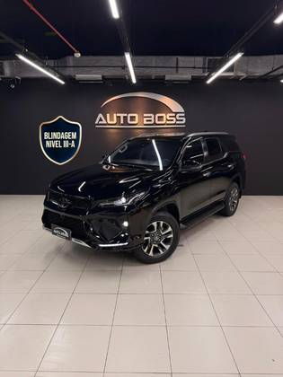 TOYOTA HILUX SW4 2.8 D-4D TURBO DIESEL SRX PLATINUM 4X4 AUTOMÁTICO