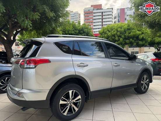 TOYOTA-RAV4-2017
