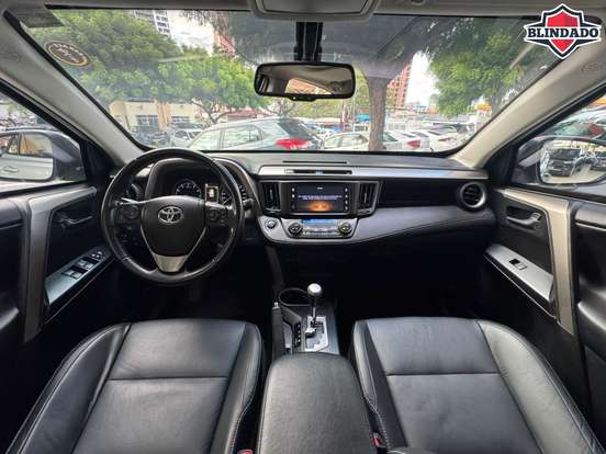 TOYOTA-RAV4-2017