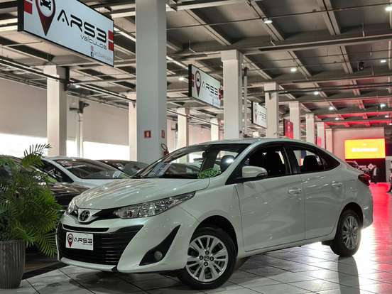 TOYOTA-YARIS-2018