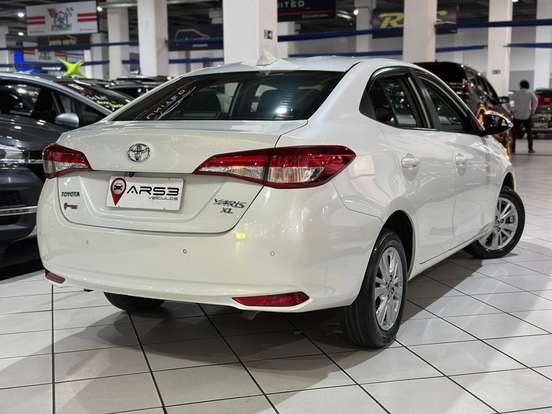 TOYOTA-YARIS-2018