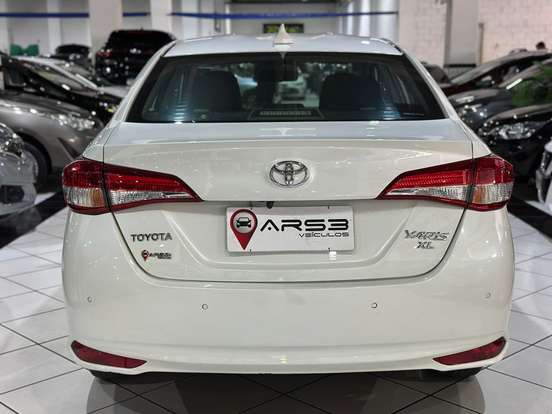 TOYOTA-YARIS-2018