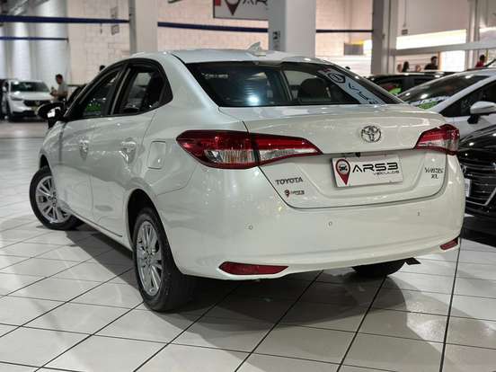 TOYOTA-YARIS-2018