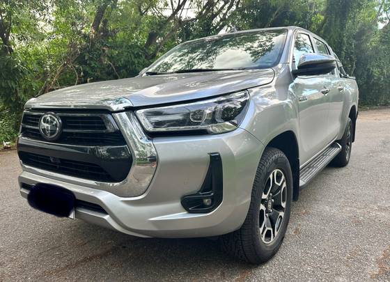 TOYOTA HILUX 2.8 D-4D TURBO DIESEL CD SRX 4X4 AUTOMÁTICO