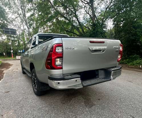TOYOTA-HILUX-2.8 D-4D TURBO DIESEL CD SRX 4X4 AUTOMÁTICO TOYOTA-HILUX-2022