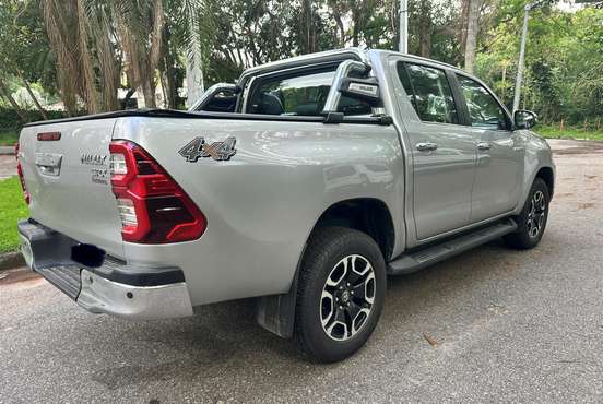 TOYOTA-HILUX-2.8 D-4D TURBO DIESEL CD SRX 4X4 AUTOMÁTICO TOYOTA-HILUX-2022