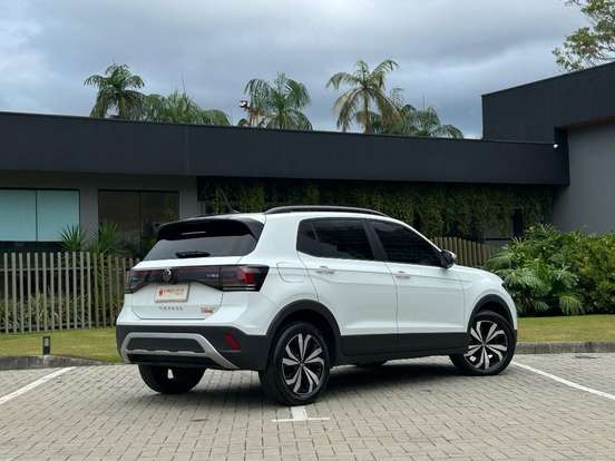 VOLKSWAGEN-T-CROSS-2024