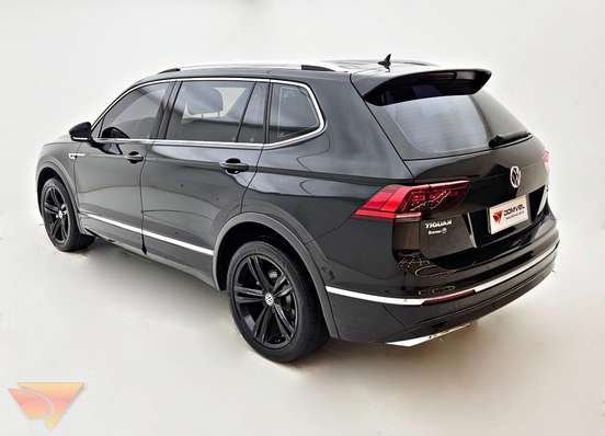 VOLKSWAGEN-TIGUAN-2021