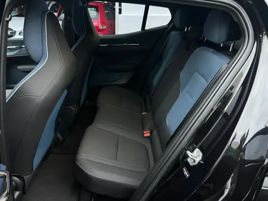 VOLVO-EX30-2024