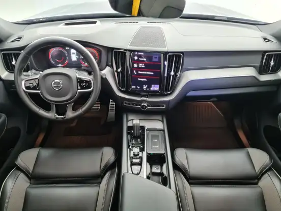 VOLVO-XC60-2021