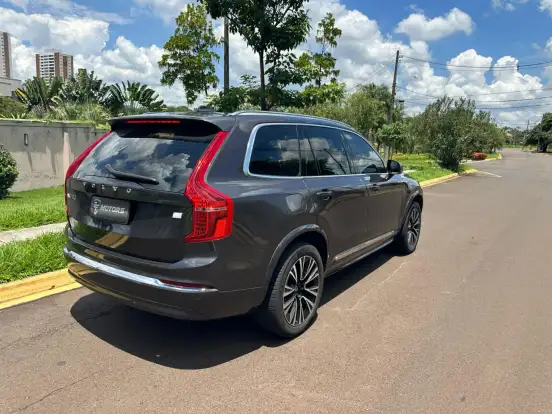 VOLVO-XC90-2022