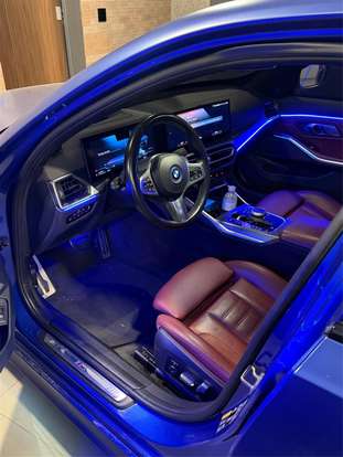 BMW-330e-2023