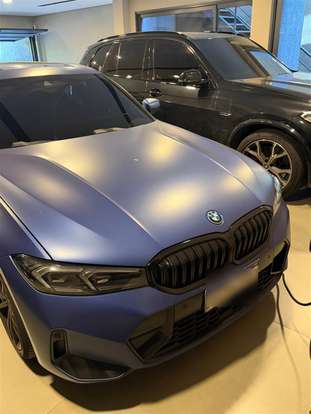 BMW-330e-2023