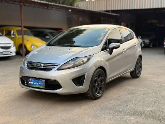 FORD FIESTA 1.6 ROCAM 8V FLEX 4P MANUAL FORD FIESTA 1.6 ROCAM 8V FLEX 4P MANUAL