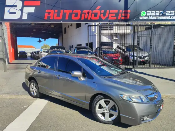 HONDA CIVIC 1.8 LXS 16V FLEX 4P AUTOMÁTICO HONDA CIVIC 1.8 LXS 16V FLEX 4P AUTOMÁTICO