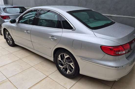 HYUNDAI-AZERA-2010