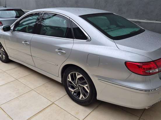 HYUNDAI-AZERA-3.3 MPFI GLS SEDAN V6 24V GASOLINA 4P AUTOMÁTICO HYUNDAI-AZERA-2010