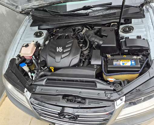 HYUNDAI-AZERA-2010