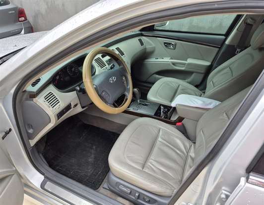 HYUNDAI-AZERA-2010