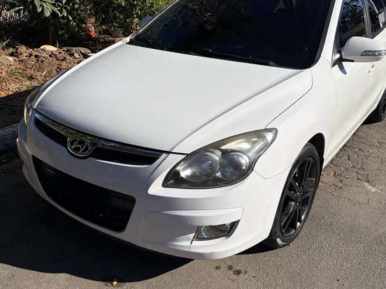 HYUNDAI-I30-2.0 MPFI GLS 16V GASOLINA 4P AUTOMÁTICO HYUNDAI-I30-2012