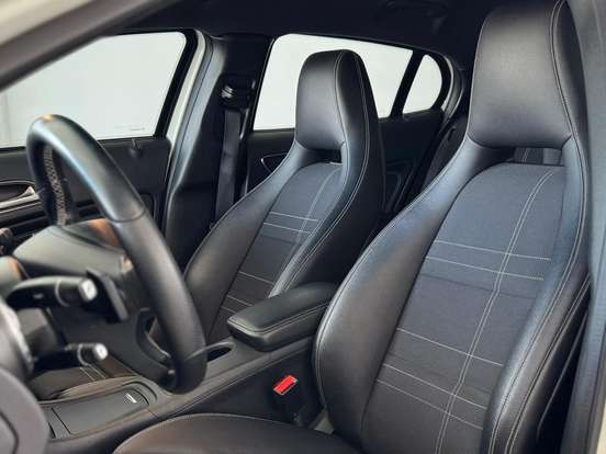 MERCEDES-BENZ-GLA 200-2016