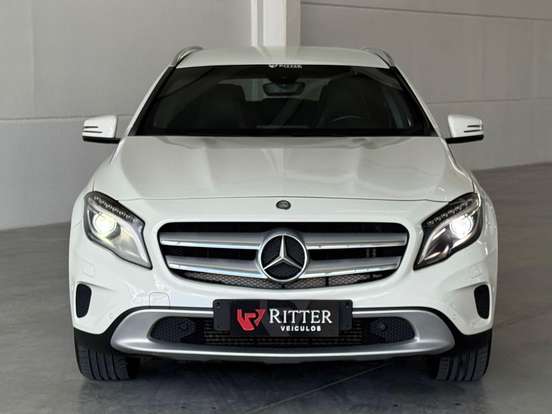 MERCEDES-BENZ-GLA 200-2016
