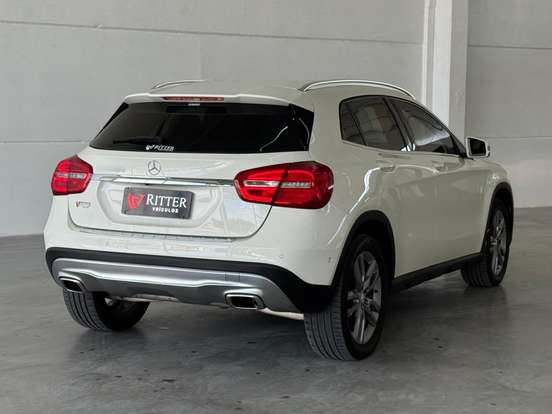 MERCEDES-BENZ-GLA 200-2016