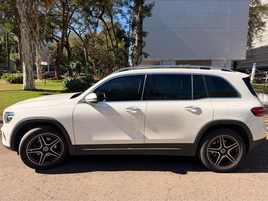 MERCEDES-BENZ-GLB 200-2021