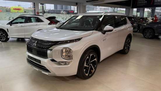 MITSUBISHI-OUTLANDER-2025