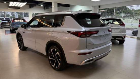 MITSUBISHI-OUTLANDER-2025