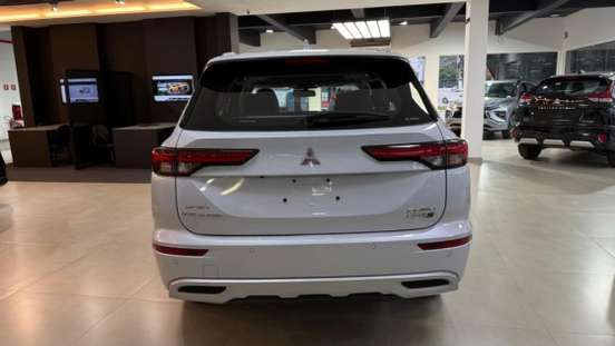 MITSUBISHI-OUTLANDER-2025