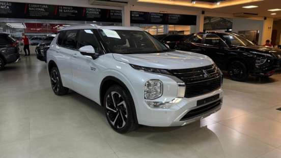 MITSUBISHI-OUTLANDER-2025