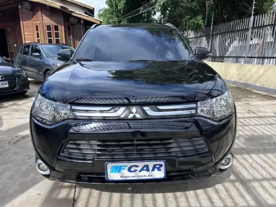 MITSUBISHI OUTLANDER 3.0 GT 4X4 V6 24V GASOLINA 4P AUTOMÁTICO MITSUBISHI OUTLANDER 3.0 GT 4X4 V6 24V GASOLINA 4P AUTOMÁTICO
