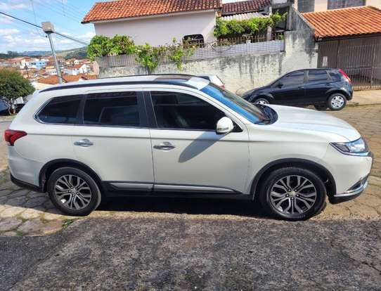 MITSUBISHI-OUTLANDER-2015