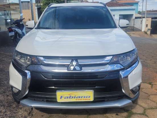 MITSUBISHI-OUTLANDER-2.2 4X4 16V DIESEL 4P AUTOMÁTICO MITSUBISHI-OUTLANDER-2015