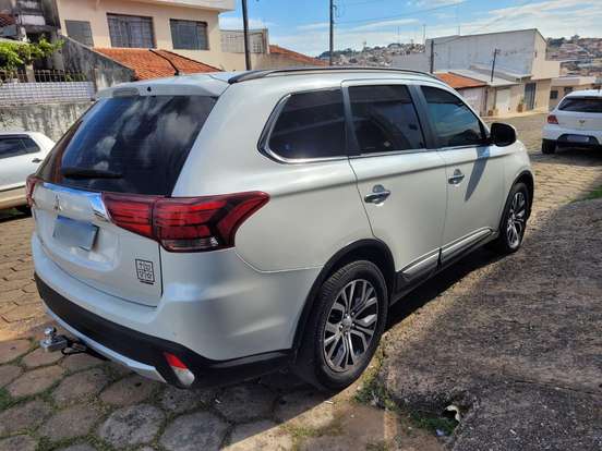 MITSUBISHI-OUTLANDER-2015