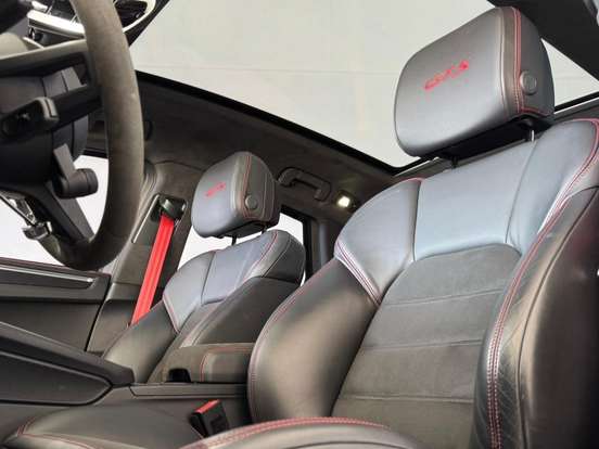 PORSCHE-MACAN-2022