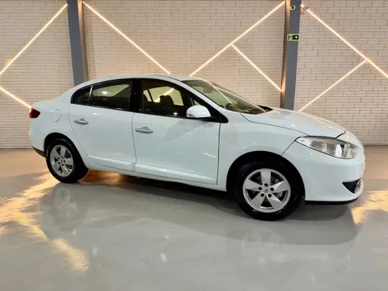 RENAULT FLUENCE 2.0 DYNAMIQUE 16V FLEX 4P AUTOMÁTICO RENAULT FLUENCE 2.0 DYNAMIQUE 16V FLEX 4P AUTOMÁTICO