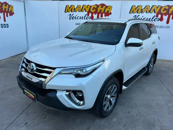 TOYOTA HILUX SW4 2.8 SRX 4X4 7 LUGARES 16V TURBO INTERCOOLER DIESEL 4P AUTOMÁTICO TOYOTA HILUX SW4 2.8 SRX 4X4 7 LUGARES 16V TURBO INTERCOOLER DIESEL 4P AUTOMÁTICO