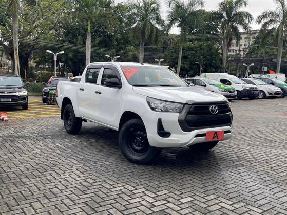 TOYOTA HILUX 2.8 D-4D TURBO DIESEL CD POWER PACK 4X4 MANUAL