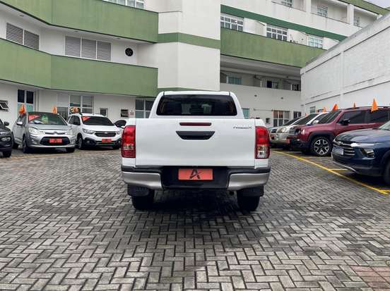 TOYOTA-HILUX-2022