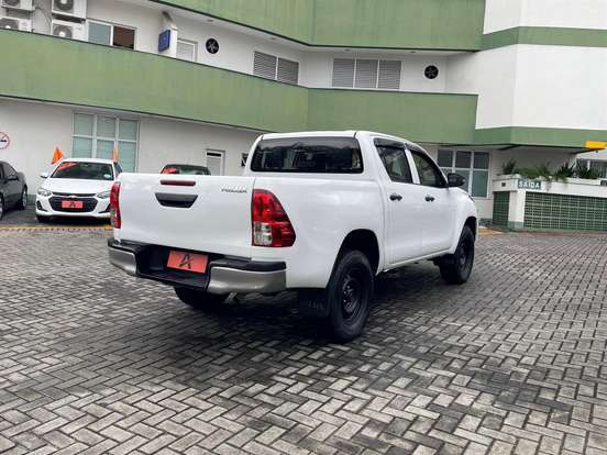 TOYOTA-HILUX-2.8 D-4D TURBO DIESEL CD POWER PACK 4X4 MANUAL TOYOTA-HILUX-2022