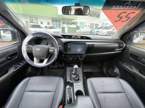 TOYOTA-HILUX-2022