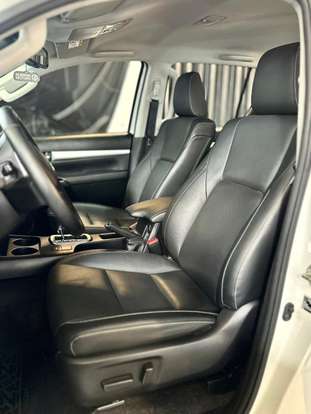 TOYOTA-HILUX-2023